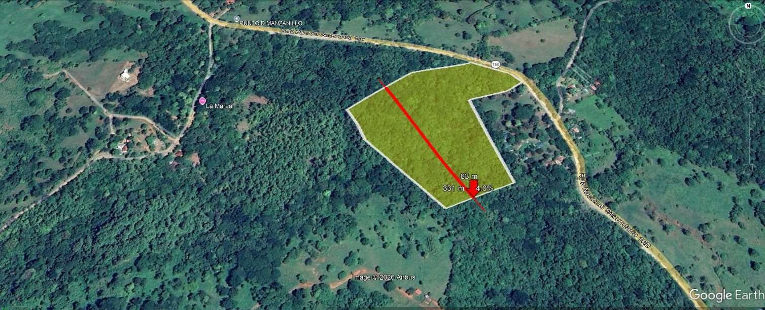 Kartenportal der Gemeinde Santa Cruz: das Grundstück in Violett und die 2.064-m-Linie bis zur Küste